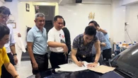 Ngọc Sơn mở tiệc trong biệt thự dát vàng 1000 tỷ, ai tới cũng được một thứ