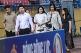 Thái độ của Đỗ Mỹ Linh giữa lúc chủ tịch Hà Nội FC thẫn thờ vì đội nhà thua, khoảnh khắc xôn xao cõi mạng
