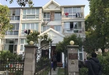 Người đàn ông sống 9 năm trong biệt thự 4,3 tỷ đồng thì nhà bất ngờ bị ngân hàng bán đấu giá, tòa án phán quyết: “Anh không sai nhưng phải rời đi”