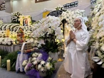 MC Đại Nghĩa chia sẻ nghẹn ngào sau lễ tang mẹ, xúc động vì hành động của 1 nhân vật đặc biệt