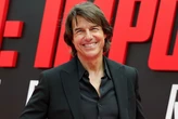 Tom Cruise khen bạn gái “tuyệt vời, phi thường”