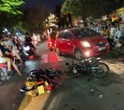 Hà Nội: Nghi vấn tài xế ô tô say xỉn tông hàng loạt xe máy, xe và người nằm la liệt