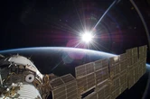 NASA tiết lộ phi hành gia ngoài vũ trụ phải đối mặt với 1 thứ 16 lần/ngày, hại cả thể chất lẫn tinh thần