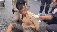 Bắt quả tang vợ đi cùng nhân tình nhiều lần, chồng lao tới đâm vợ liên tiếp nhưng 1 sự cố bất ngờ xảy ra