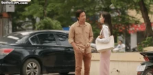 Bắt trọn cảnh cặp đôi Vbiz mới cưới cãi nhau giữa đường, biểu cảm nhà gái cực gắt như "sắp toang" tới nơi