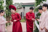 Vợ Hồ Văn Cường khoe vàng đeo trĩu cổ, nặng tay trong lễ ăn hỏi