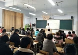 Có 2 kiểu cha mẹ sau mỗi buổi họp phụ huynh: Một bên khiến con sợ hãi, một bên giúp con trưởng thành