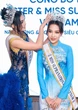 Hoa hậu Kỳ Duyên từ chối trả lời phỏng vấn bằng tiếng Anh, thừa nhận kém ngoại ngữ
