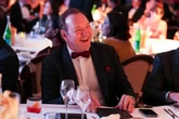 Kevin Spacey trở lại Cannes, các nhiếp ảnh gia xô đổ hàng rào