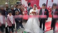 Chàng trai 27 tuổi cưới cô dâu 54 tuổi, ngỡ ngàng bố mẹ chú rể "vui như bắt được vàng"