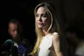 Angelina Jolie làm lóa mắt Cannes