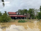 Nước lũ nhấn chìm tài sản, người dân Thanh Hóa nghẹn ngào lo cảnh trắng tay