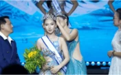 Màn trao vương miện Á hậu Việt cồng kềnh đến mức người nhận thái độ ra mặt?