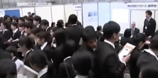 Bằng đại học Nhật Bản đã từng "quý như vàng" - Vì sao giờ trở nên mờ nhạt?