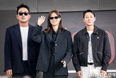 Ha Jung Woo - Gong Hyo Jin lộ "bệnh ngôi sao" ở LHP Busan: Đã đi muộn còn coi thường khán giả ra mặt?