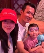 Con gái Chu Châu lộ diện với vẻ đáng yêu khó cưỡng, mẹ trẻ trung hết nấc