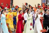 Nam ca sĩ bất ngờ "biến mất" ngay trước giờ diễu hành Đại lễ 2/9, tất cả là do mỹ nhân này?