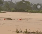 VIDEO: Công an xã liên tiếp cứu các nạn nhân giữa dòng nước lũ