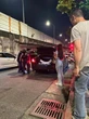 Vừa được bạn trai cầu hôn cùng chiếc Mercedes-Benz, cô gái ngỡ ngàng khi đối phương bị cảnh sát bắt giữ