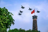Những ngày tháng 9 rực rỡ sắc đỏ: Khi tình yêu nước thắp sáng từng góc phố