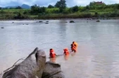 Ba học sinh rủ nhau tắm sông, 2 em chết và mất tích