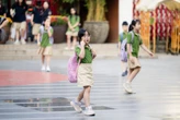 Spotlight lễ khai giảng 2025 thuộc về khối học sinh tiểu học: Combo khóc - cười - ngáp đủ hết!