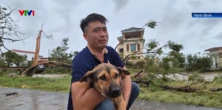Đau xót cảnh con trai khóc nghẹn bên ngôi nhà đổ sập ở Ninh Bình: Mẹ bị mảng tường đè vào khi đang ngủ