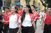 Dàn nghệ sĩ xuất hiện bất ngờ, mang tinh thần Yêu Nước bùng nổ tại trạm khách A80 cùng đơn vị đồng hành Bảo Tín Mạnh Hải