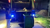Công nhân môi trường hoảng hồn phát hiện thi thể trẻ sơ sinh trong thùng rác