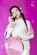 Phát hiện 1 trai đẹp 6 múi bí mật hẹn hò Em Xinh hơn 4 tuổi ngay tại concert?