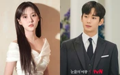 Kim Soo Hyun viết 150 lá thư cho bạn gái nhưng không phải Kim Sae Ron, khán giả phẫn nộ: "Thế là ngoại tình à?"