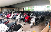 Cận cảnh các gầm cầu Hà Nội "phủ kín" bãi ô tô, xe máy