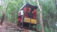 Xe cáp rơi xuống sườn núi, bảy nhà sư thiệt mạng