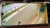 Bạn của người yêu cũ nhắn tin nói muốn gặp, cô gái đến điểm hẹn mới phát hiện sự thật rồi hối không kịp