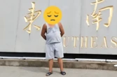 Đưa con đi nhập học, ông bố bất ngờ bị cả MXH mắng: "Anh đang không tôn trọng con trai mình"