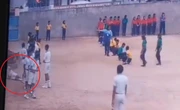 Đang đứng trên sân trường, cậu bé ngã gục rồi tử vong