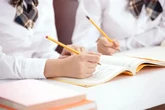 Giáo viên kinh nghiệm 20 năm khẳng định: Học sinh giỏi trong top 10 thường xuất thân từ 4 kiểu gia đình này