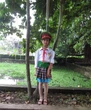 Bức ảnh bé gái đeo khăn quàng đỏ gây sốt: Giờ là Hoa hậu học giỏi, sở hữu đôi chân đẹp nhất showbiz Việt