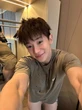 Nam ca sĩ gây bão với bức ảnh selfie 2 triệu view, dân mạng sốc vì 1 thứ không phải gương mặt!