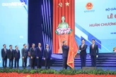 Tổng Bí thư trao Huân chương Lao động hạng Nhất cho Bộ Giáo dục và Đào tạo