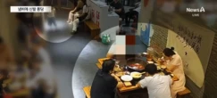 Đang xì xụp ngồi ăn lẩu, khách hàng bỗng được 1 bé trai "tặng" nguyên chiếc dép vào giữa nồi lẩu sôi sùng sục