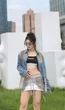 Suni Hạ Linh khoe body trên đường phố Trung Quốc, clip hậu trường "bóc" visual thật khác xa ảnh chỉnh sửa?