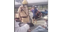 Đang xác minh clip "CSGT đạp ngã xe người dân"