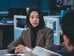 Mỹ nhân Hàn thử vai trượt 10 năm liên tục giờ phủ sóng 2 bom tấn xuất sắc, từng diễn cảnh nóng đốt cháy màn hình