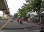 Clip: Cú ra chân ác ý, đạp nam thanh niên ngã sõng soài giữa đường, gã đàn ông được dự đoán sẽ sớm "lên phường"
