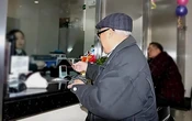 Vợ qua đời, cụ ông 95 tuổi ra ngân hàng rút tiết kiệm 1 tỷ đồng nhưng bị từ chối: "Ông không có quyền thừa kế"