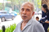 Ông ngoại 71 tuổi chờ ở điểm trường từ 5h để động viên cháu thi vào lớp 10
