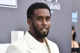 Diddy bị tố bạo hành kinh hoàng 1 cô gái: Dọa giết, ném ra ngoài ban công, lí do thực sự là gì?