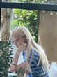 Bức ảnh đi uống cà phê khiến Rosé (BLACKPINK) bị chỉ trích "lên bờ xuống ruộng"