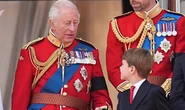 Chuyên gia đọc khẩu hình tiết lộ lời thì thầm đáng yêu của Vua Charles dành cho Hoàng tử Louis khiến fan tan chảy